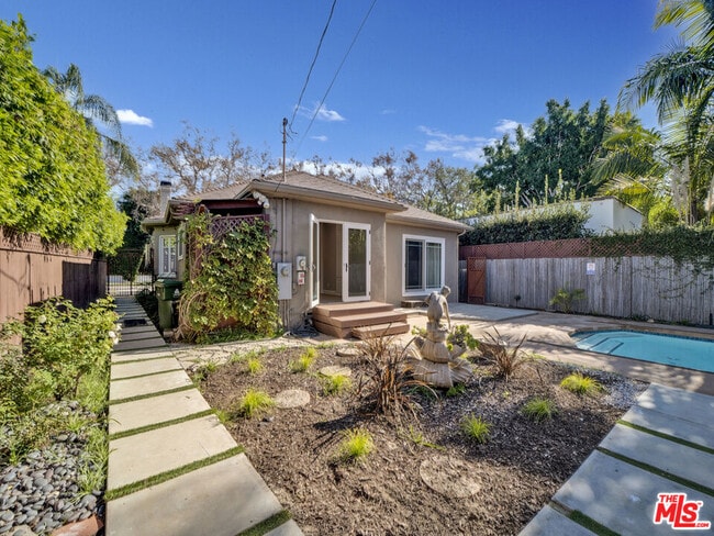 Building Photo - 743 N Orange Dr