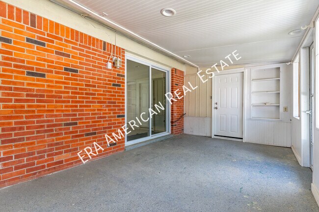 Building Photo - 305 Meggs Dr NE