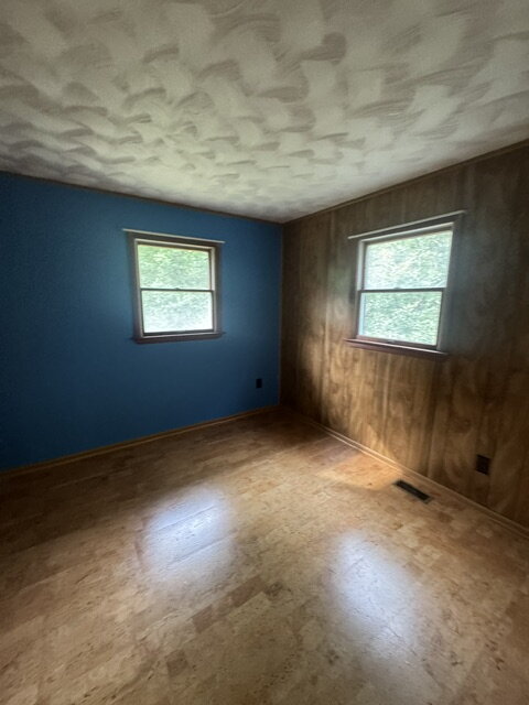 Building Photo - ½ Off First Full Month with Move-In by 8/15 • Large Yard & Deck • August App Fee Only $32. Pet-fr...