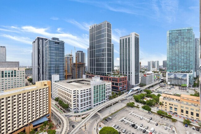 Building Photo - 398 NE 5th St