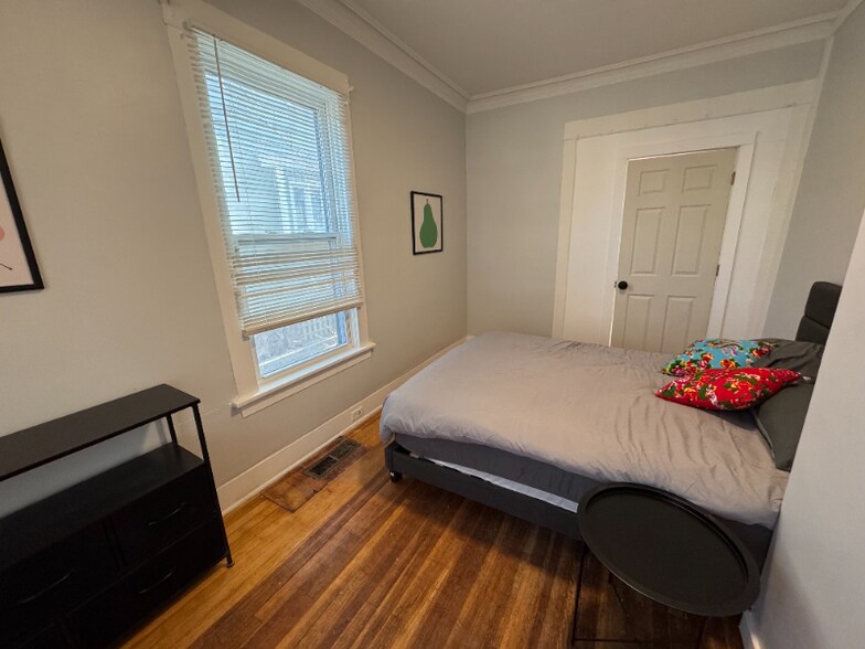 Building Photo - 1400 Bemis St SE