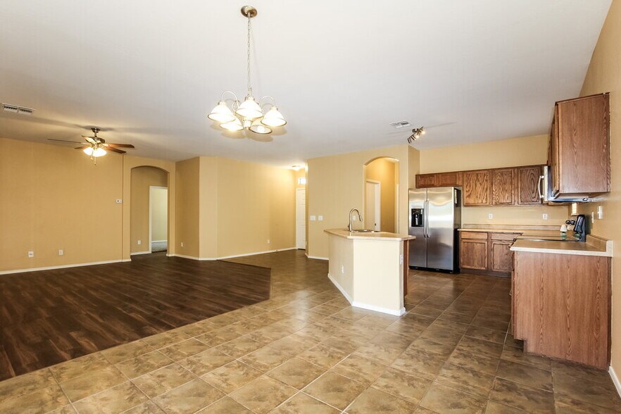 Building Photo - 15221 N 177th Dr