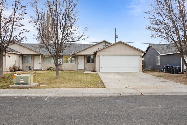 Building Photo - 905 E Ball Ct