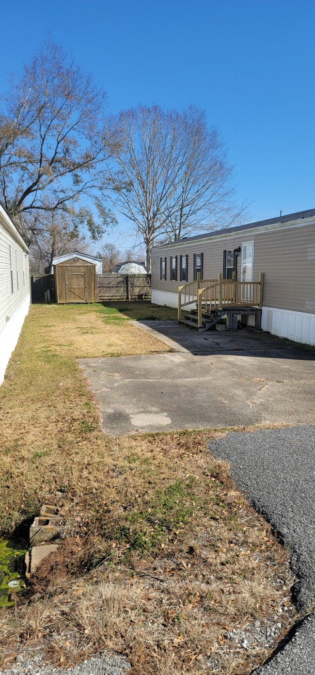 Building Photo - 4105 Carlyss Dr