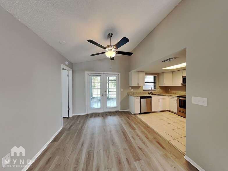 Building Photo - 7830 Seasons Ln