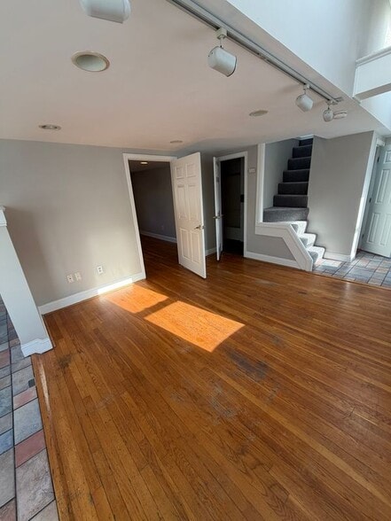 Building Photo - 18 Grove St