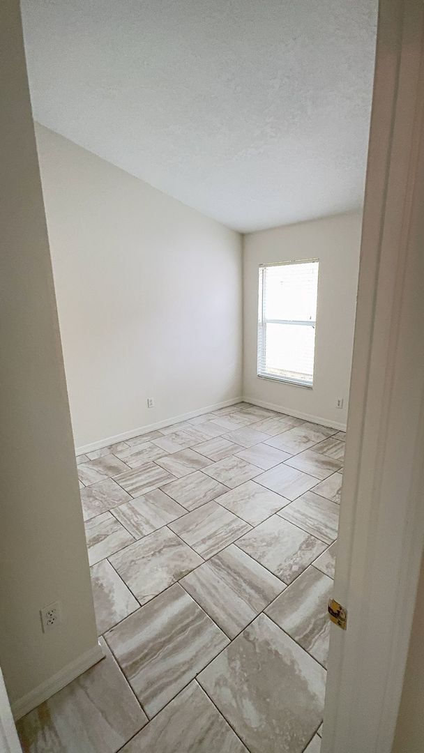 Building Photo - Come see this beautiful 3 bedroom, 2 bath, 2 car garage home for rent near Citrus Park Mall!