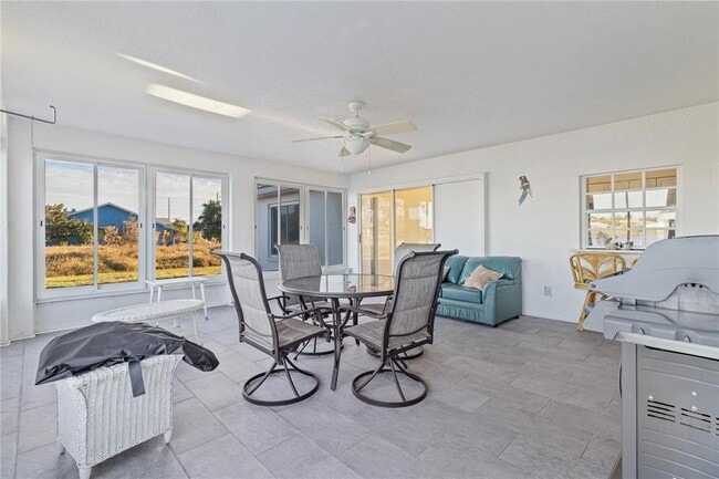 Building Photo - 6460 Blueberry Dr