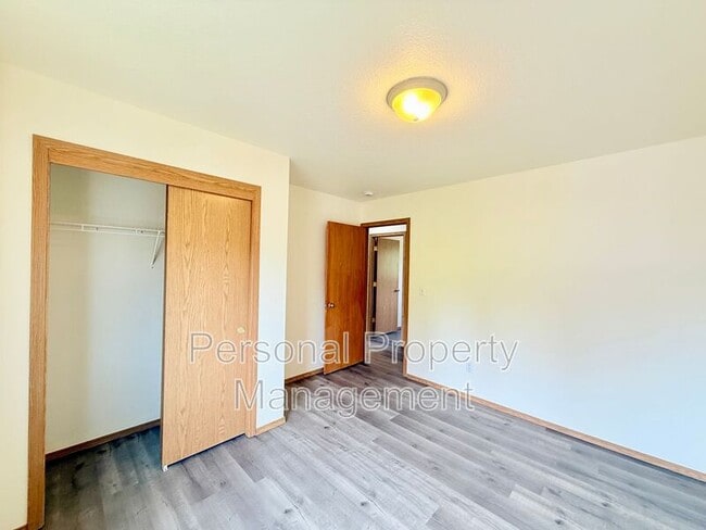 Building Photo - 5621 NE 64th Street