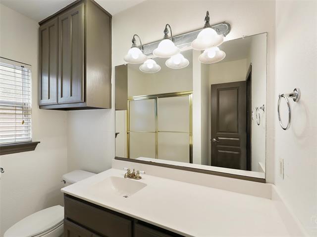 Building Photo - 2824 Dyer St