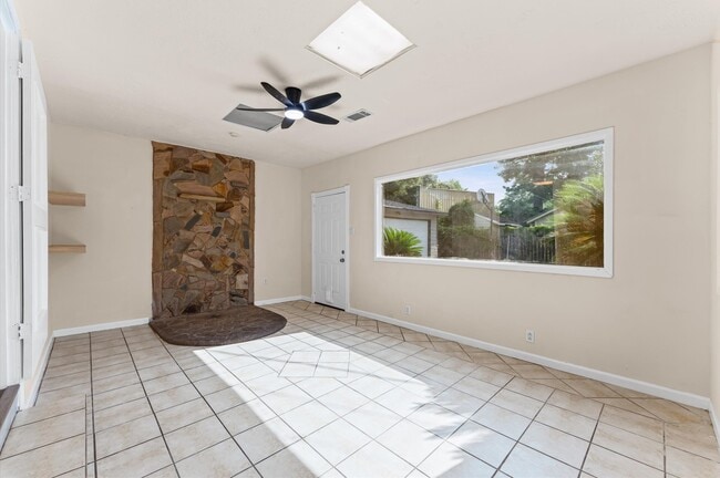 Building Photo - 1505 Gladiola Ave