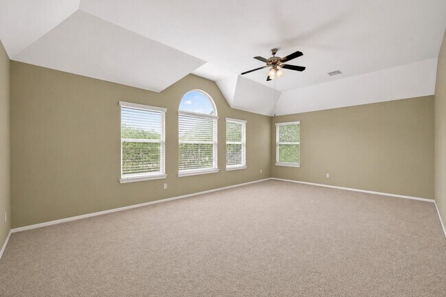 Building Photo - 28602 Hayden Park Dr