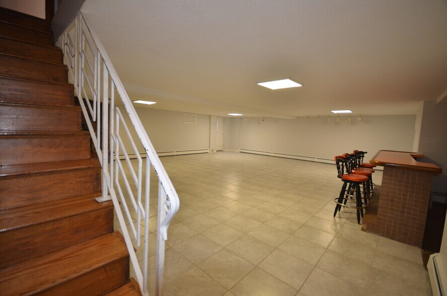 Building Photo - 20 Mossdale Rd