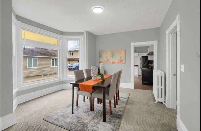 Building Photo - 1055 7th St W