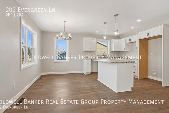 Building Photo - 202 Evergreen Ln