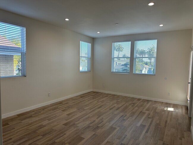 Master Bedroom - 2849 S West View St
