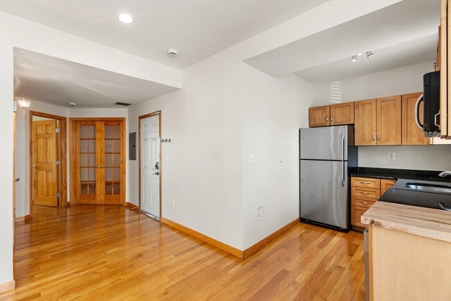 Building Photo - 609-611-611 Dorchester Ave