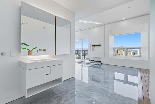 Building Photo - Newport Lofts 1813