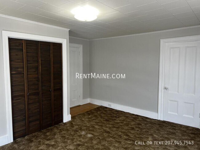 Building Photo - 445 Main St