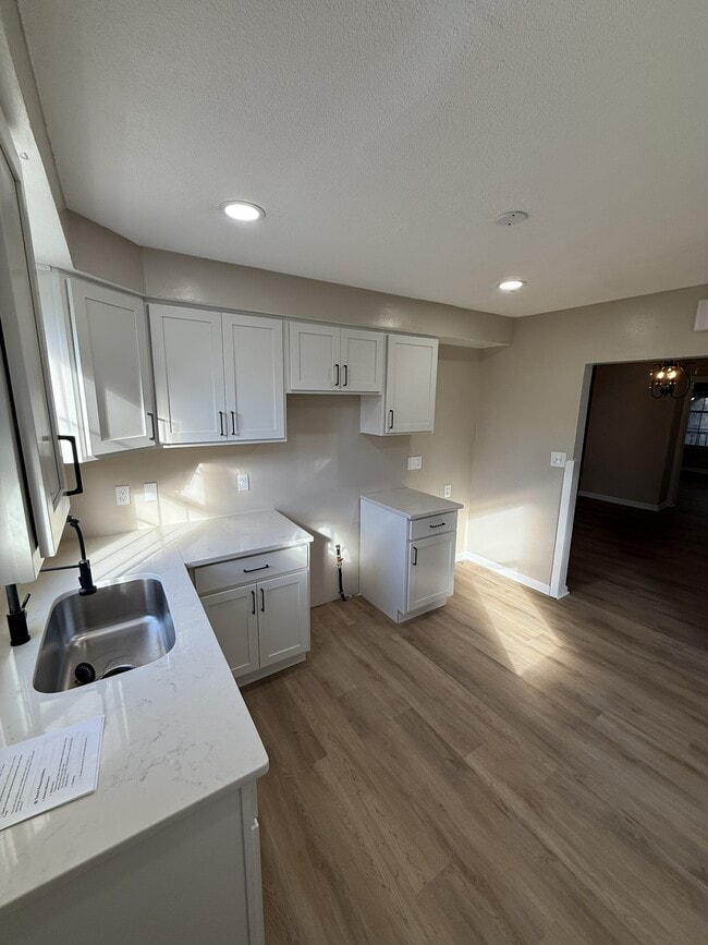 Building Photo - 4509 Fenwick Ave