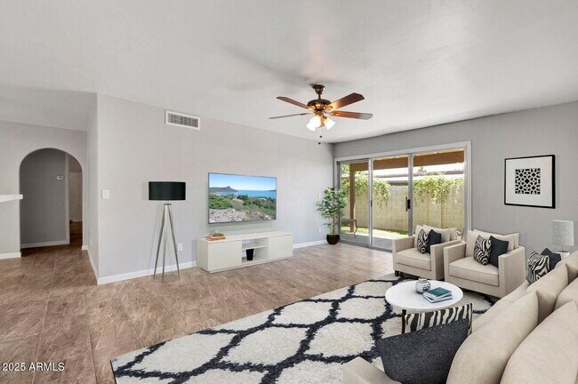 Building Photo - 2515 E Villa Maria Dr