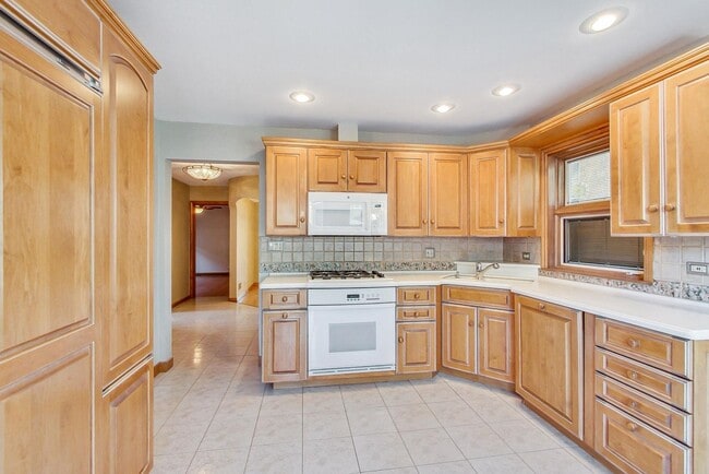 Building Photo - 5644 N Meade Ave