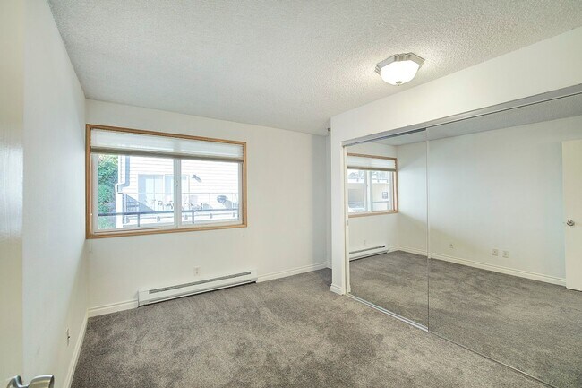 Building Photo - 1Bd/1Ba Mercer Island Condo