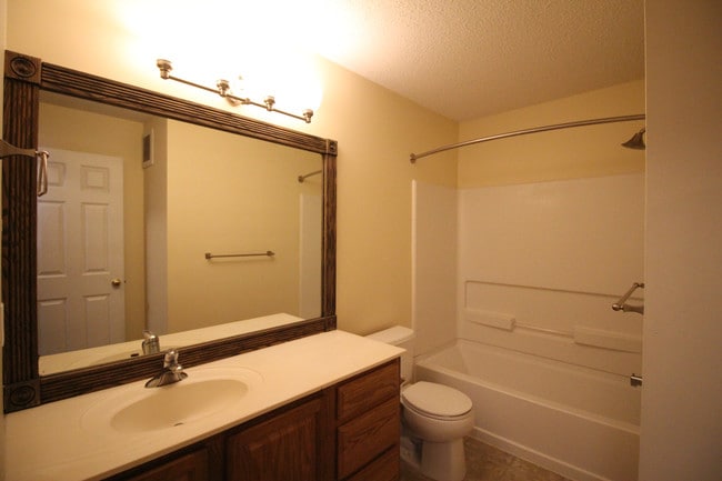 Building Photo - 10515 Pond Curve