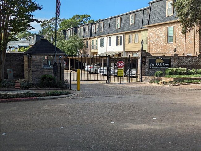 Building Photo - 355 N Post Oak Ln