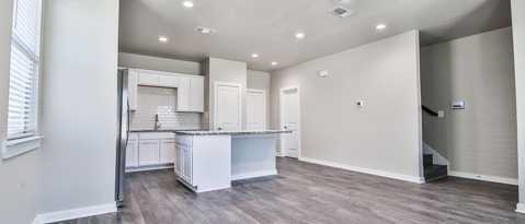Building Photo - 208 Lake Ct