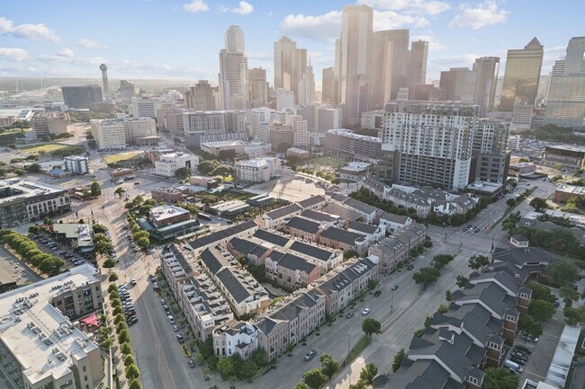 Building Photo - 2138 Aylesport Dr