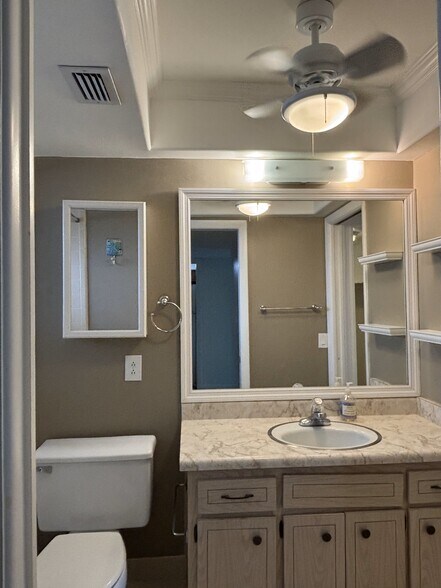 Building Photo - 5020 Brittany Dr S