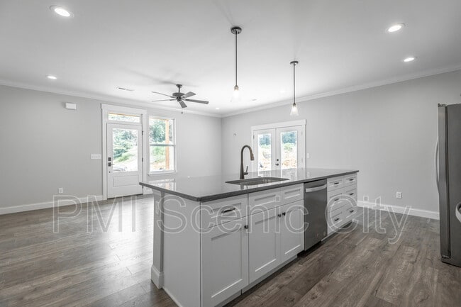 Building Photo - 1908 Cypress Ln