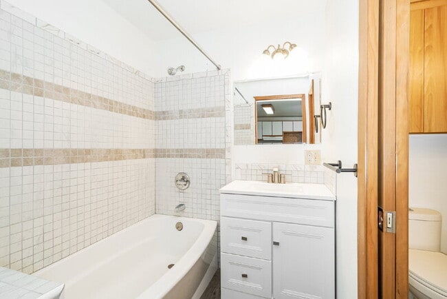 Building Photo - 7808 S Ainsworth Ave