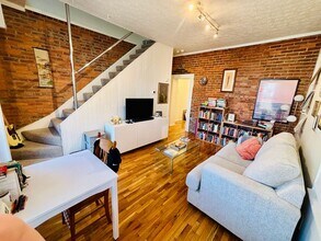 Building Photo - 310-312 Blenkner