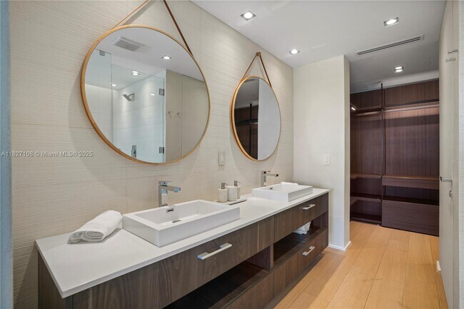 Building Photo - 650 NE 32nd St