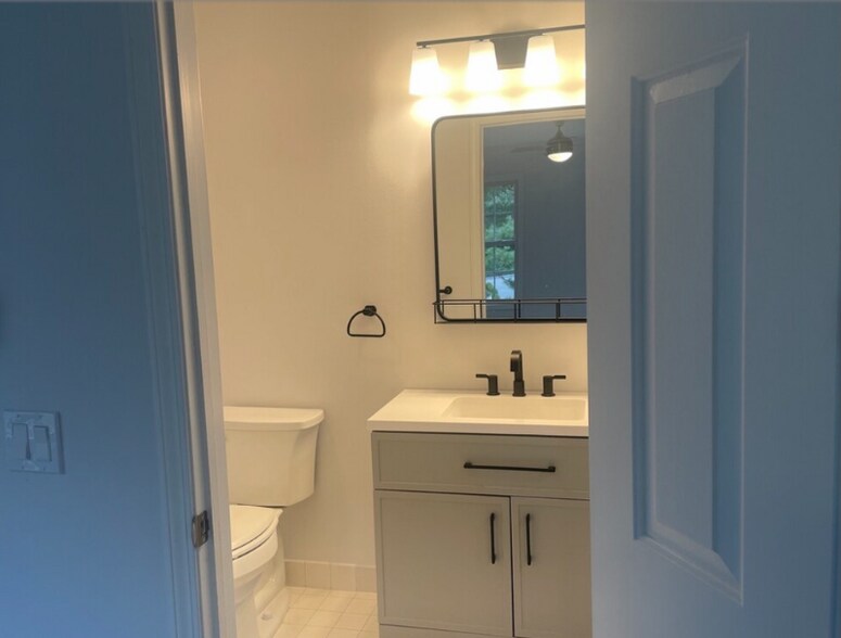 Building Photo - 173 Foxbridge Village Rd