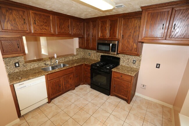 Building Photo - 20514 Red Sun Dr