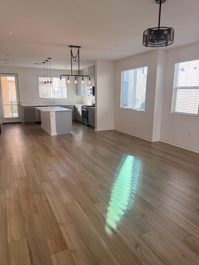 Building Photo - $3,950 - 4 Bed / 3.5 Bath Townhome in La Brisa Community of San Ysidro