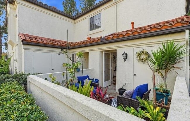 Building Photo - 744 Eastshore Terrace