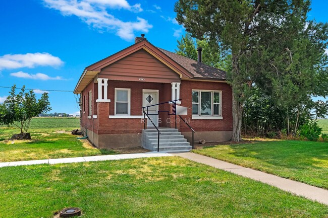 Building Photo - Check Out This 2 Bedroom Farm Home!