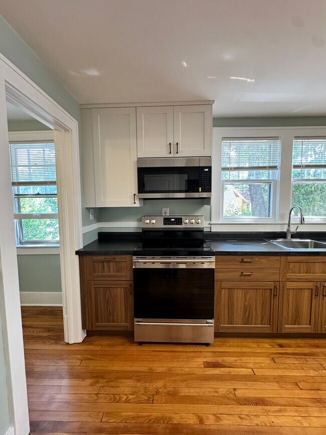 Building Photo - Spacious 4-Bedroom Home with 2 Kitchens | West Ann Arbor