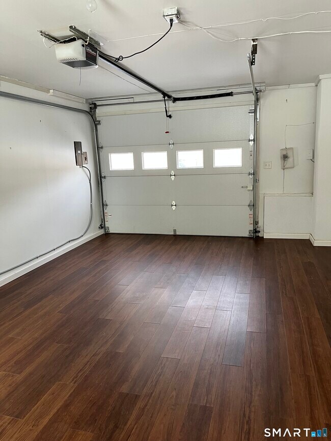 Building Photo - 73 Soundview Rd