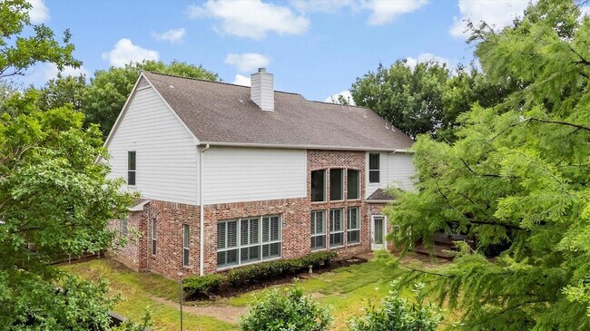 Building Photo - 821 High Willow Dr