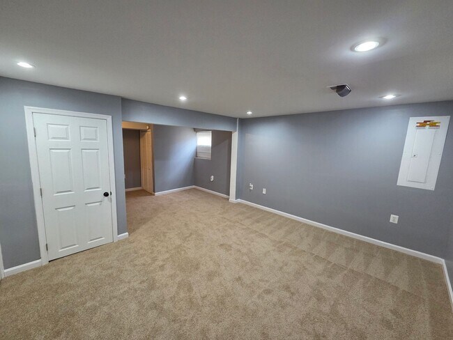 Building Photo - Lovely 3 BR/2.5 BA Single-Family Home in O...