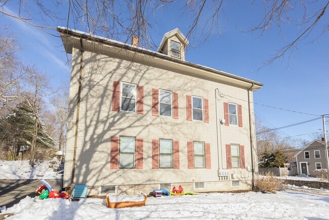 Building Photo - 584 Mt Hope St