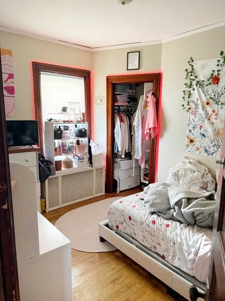 bedroom - 2917 N Frederick Ave