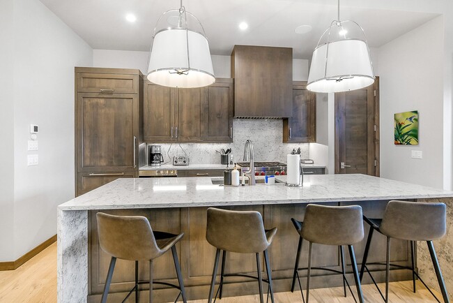 Building Photo - Luxury ski season rental is an entertainer...