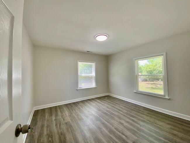 Building Photo - 340 Sanders Rd