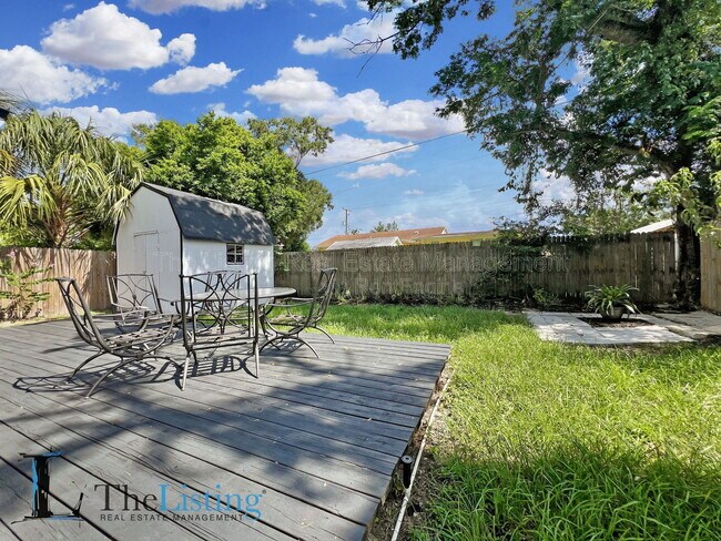 Building Photo - 1716 W Nassau St